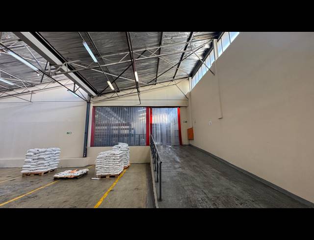 2,600M² WAREHOUSE FOR SALE IN WYNBERG